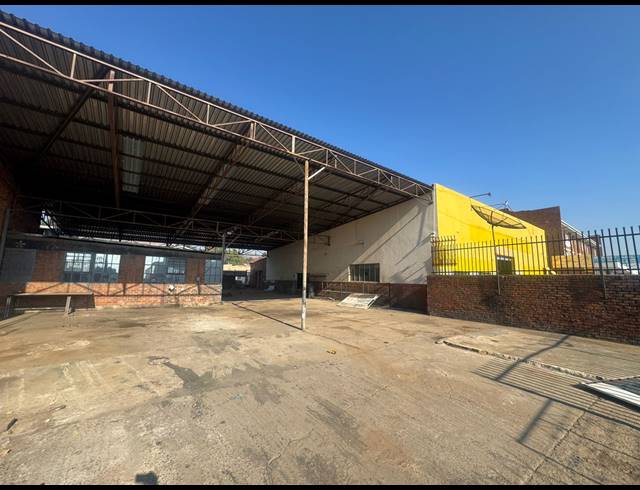 1,300M² WAREHOUSE TO LET IN HERMANSTAD